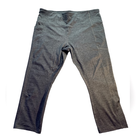 Dark gray capri yoga pants - Picture 1 of 1